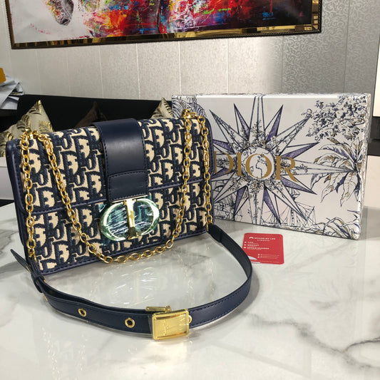 Dior 30 Montaigne bag