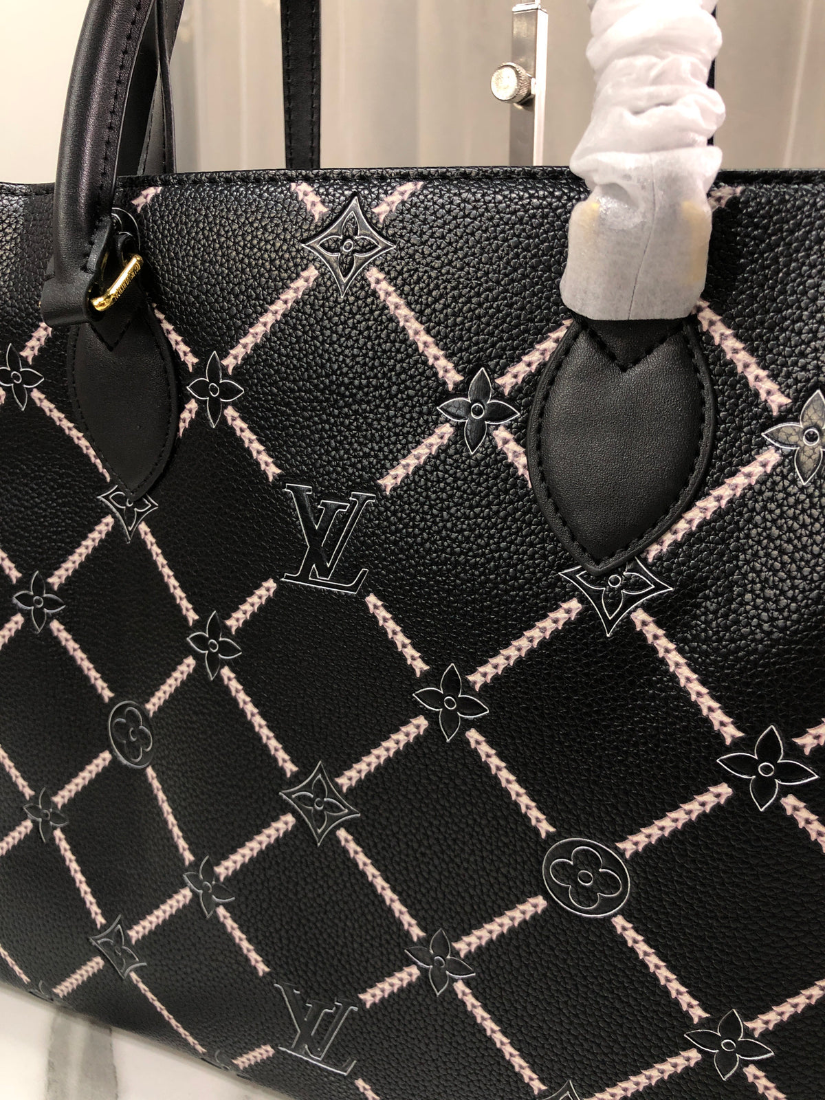 Louis Vuitton Monogram Empreinte Broderies OnTheGo MM tote bag