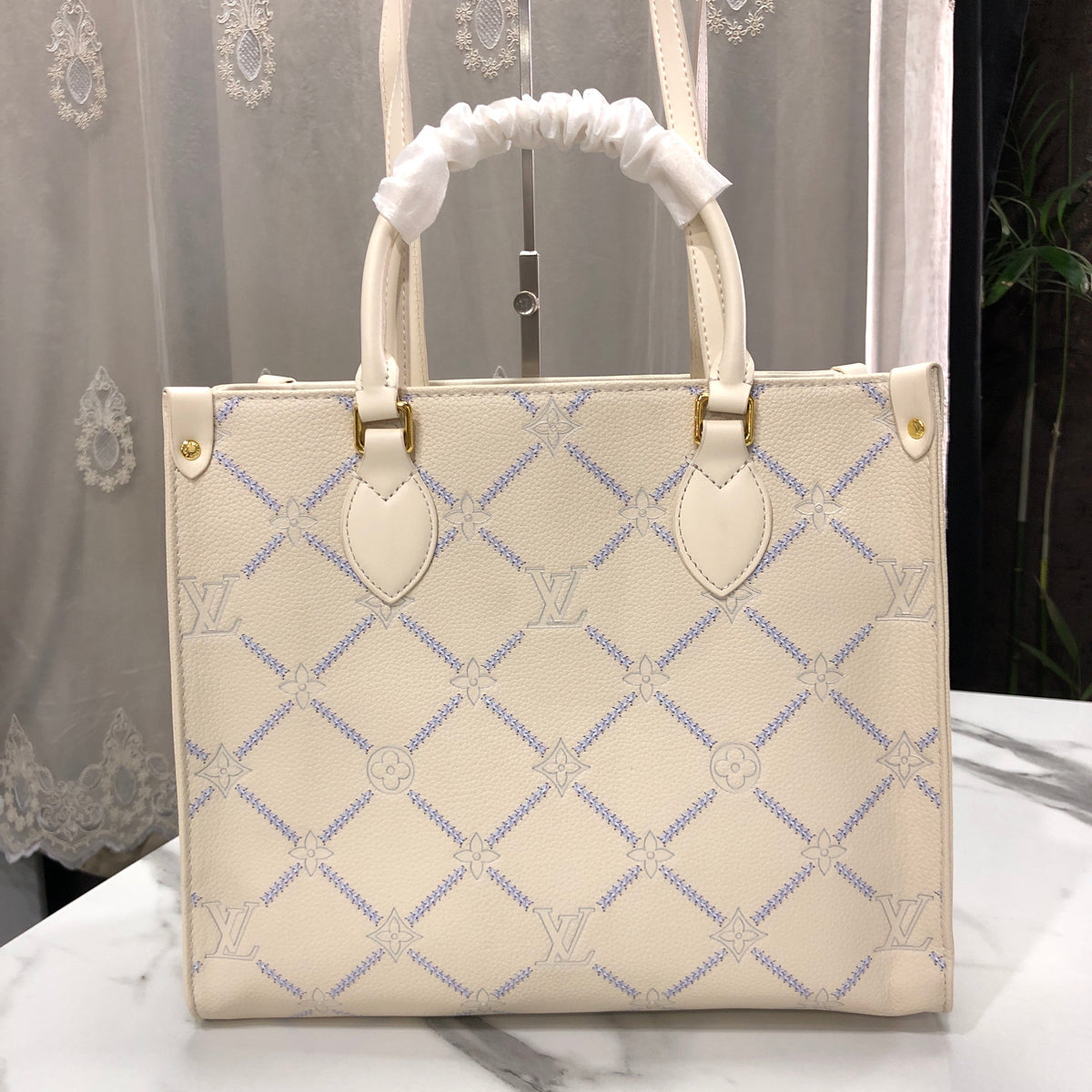 Louis Vuitton Monogram Empreinte Broderies OnTheGo MM tote bag