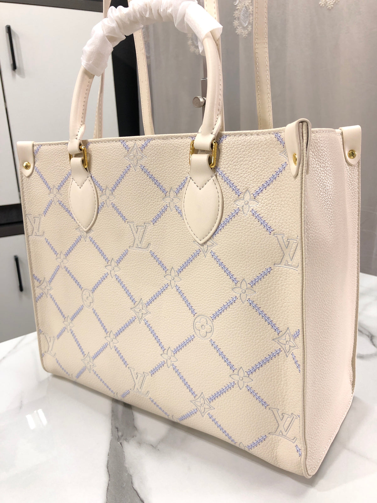Louis Vuitton Monogram Empreinte Broderies OnTheGo MM tote bag