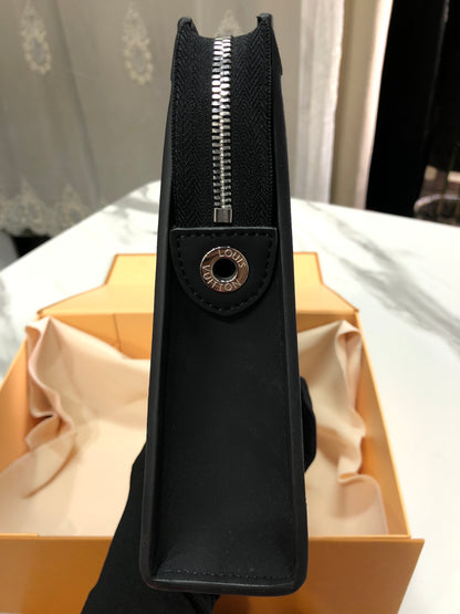 Louis Vuitton Pochette Voyage MM