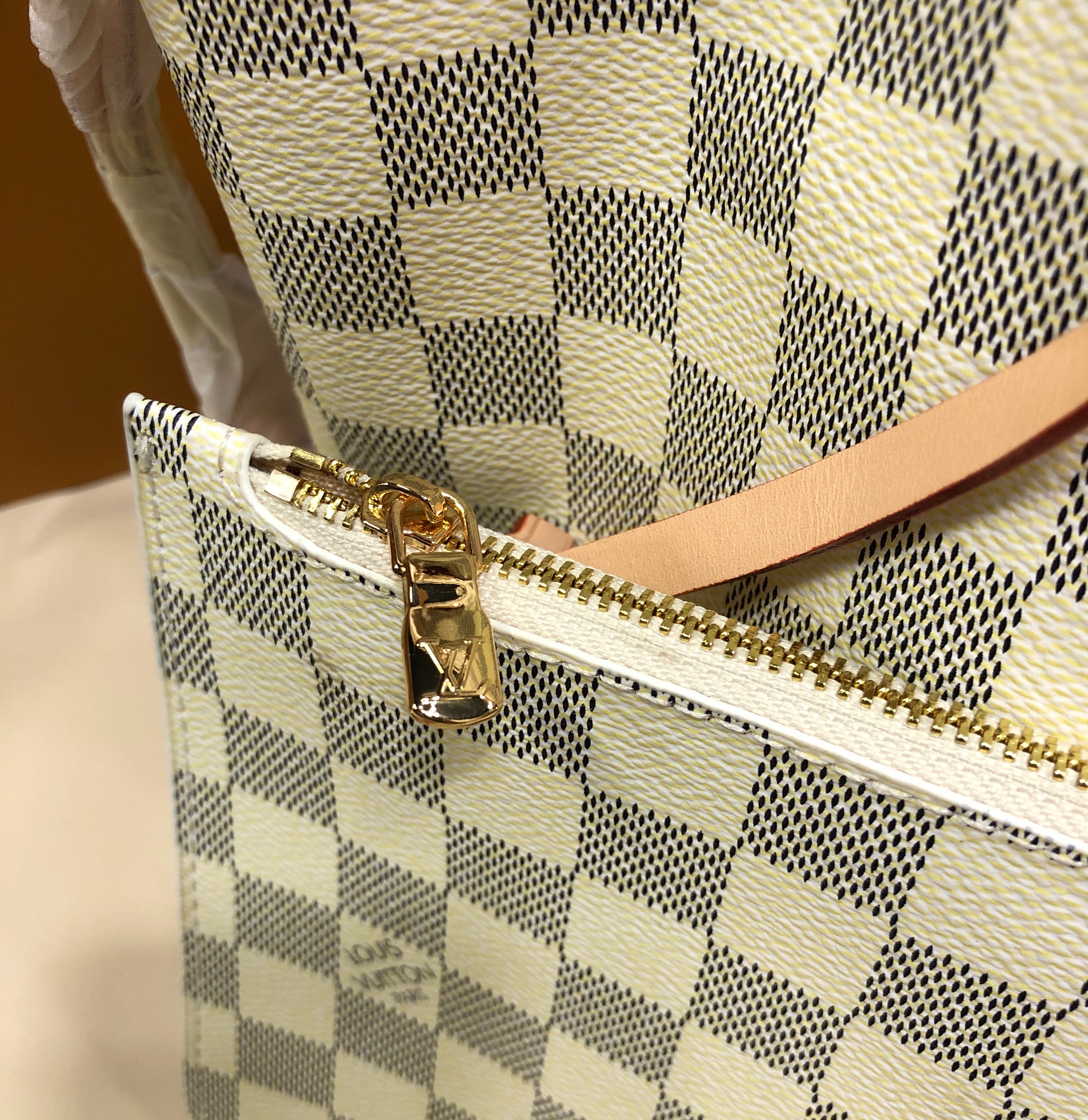Louis Vuitton Neverfull tote bag