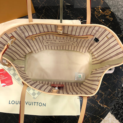 Louis Vuitton Neverfull tote bag