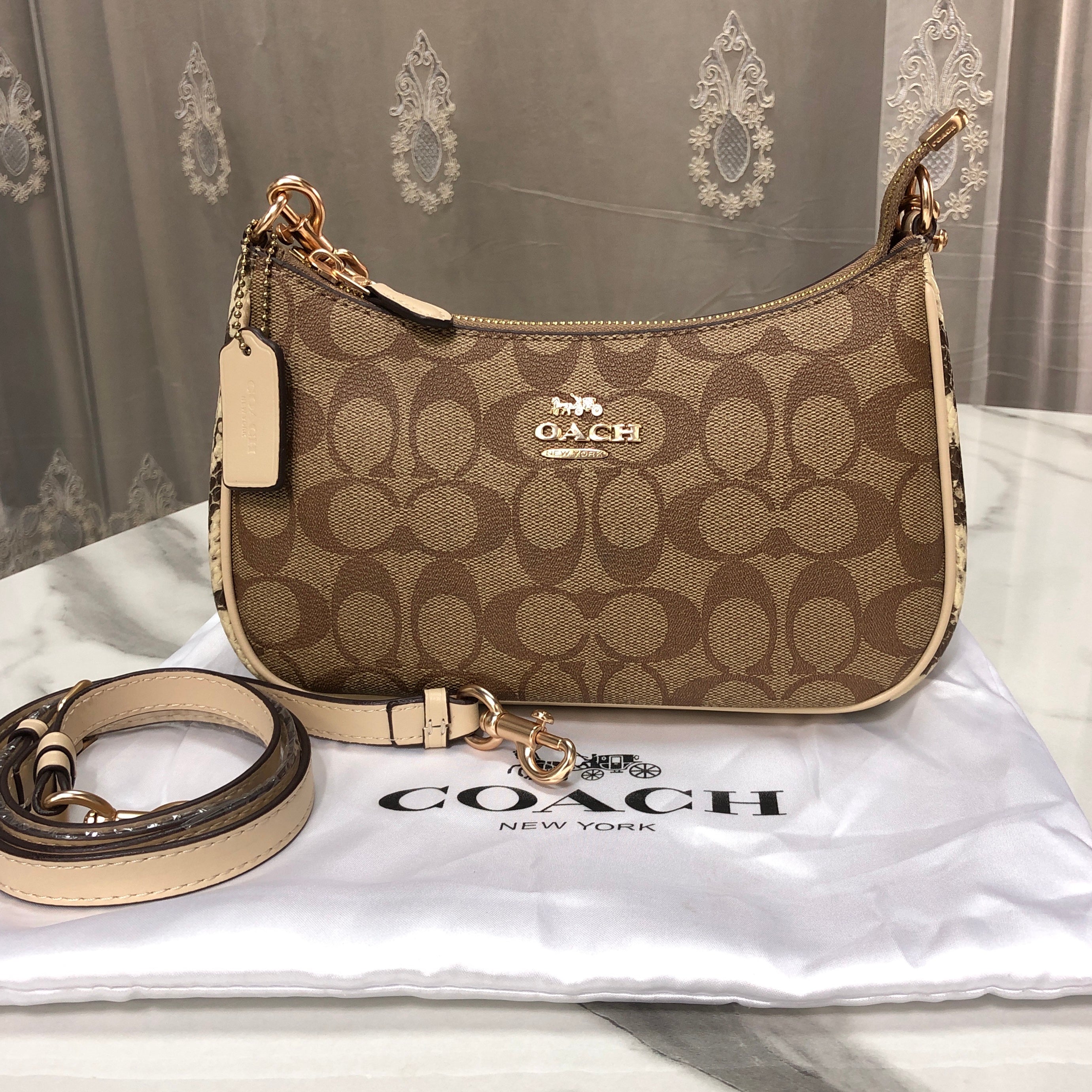 Coach Teri Shoulder bag