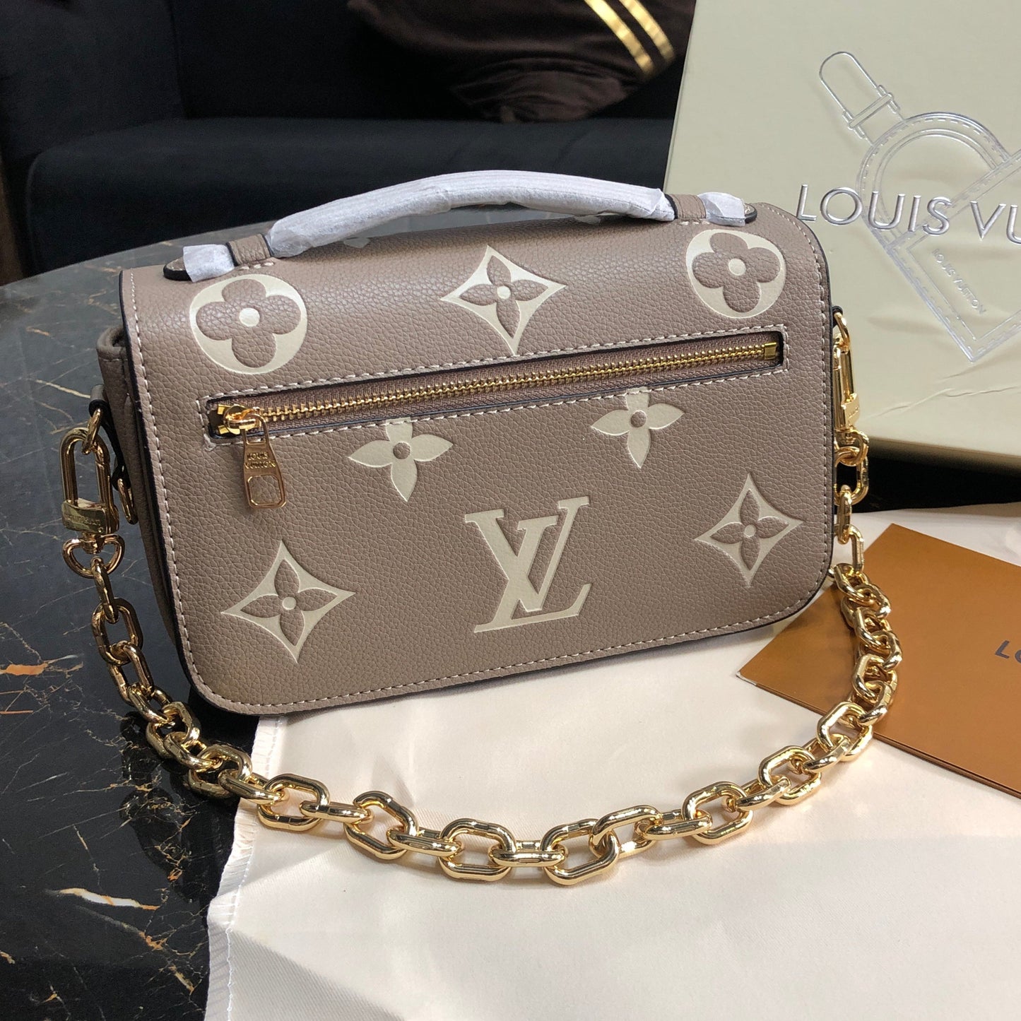 Bolsa Modelo Louis Vuitton Pochette Metis East West