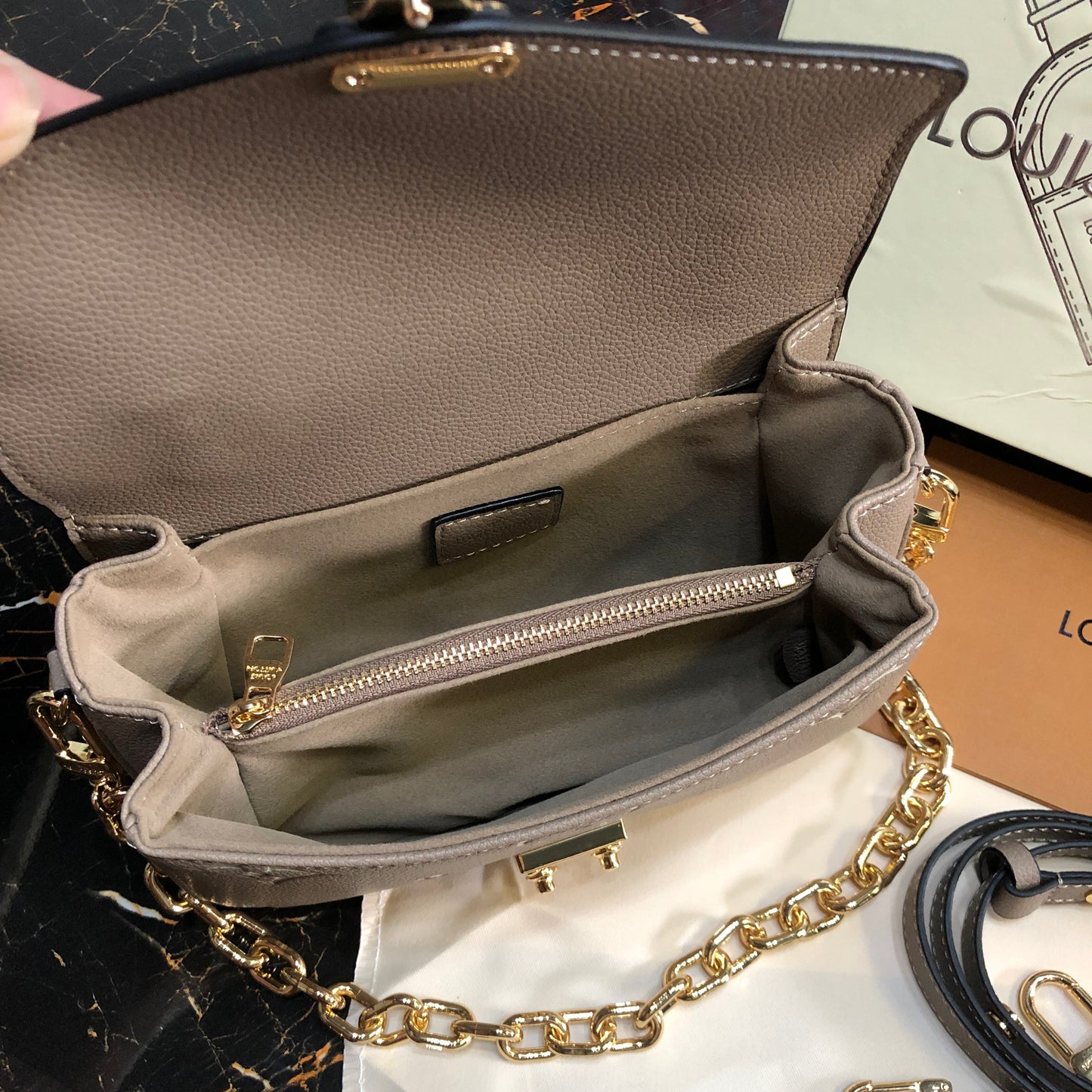 Bolsa Modelo Louis Vuitton Pochette Metis East West