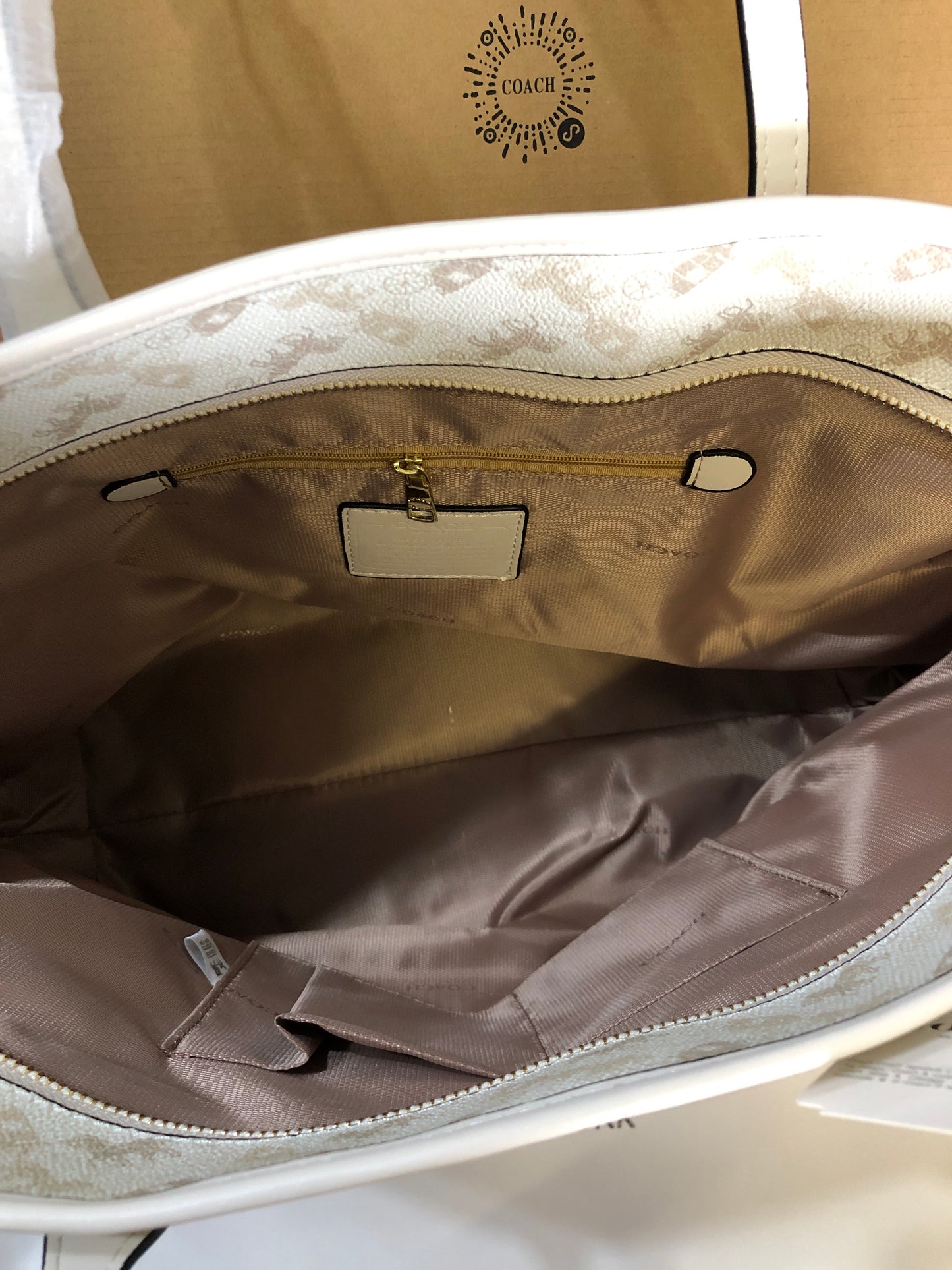 Coach City Zip Tote Bag with Horse and Carriage pattern