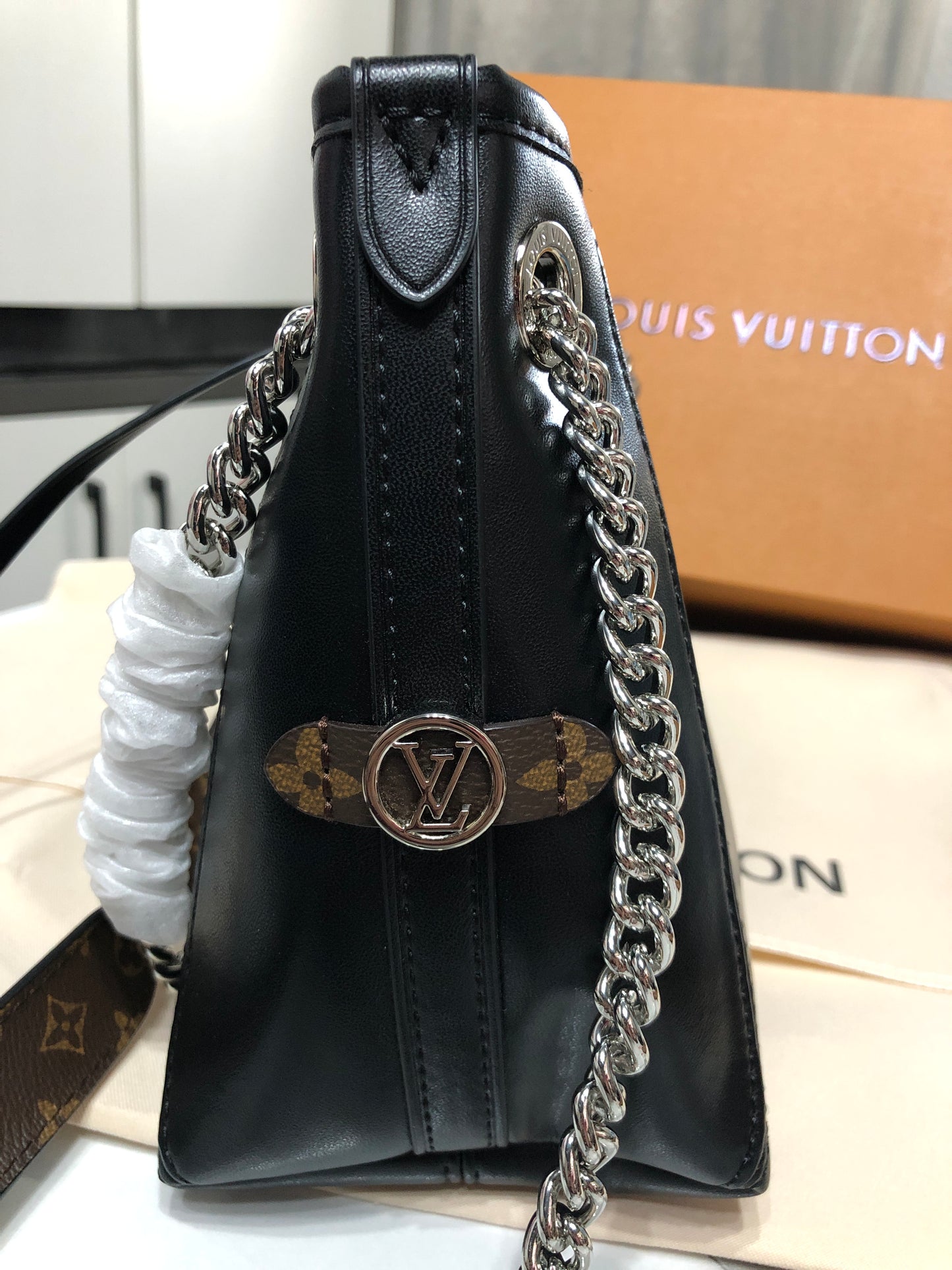 Louis Vuitton Carry All BB