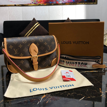 Louis Vuitton Diane satchel in Monogram canvas