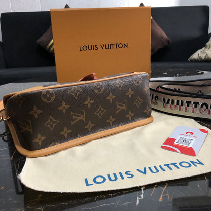 Louis Vuitton Diane satchel in Monogram canvas