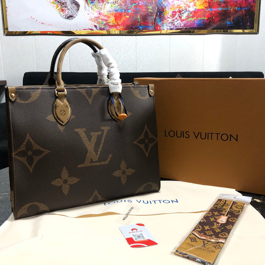 OnTheGo MM Monogram Canvas Tote bag