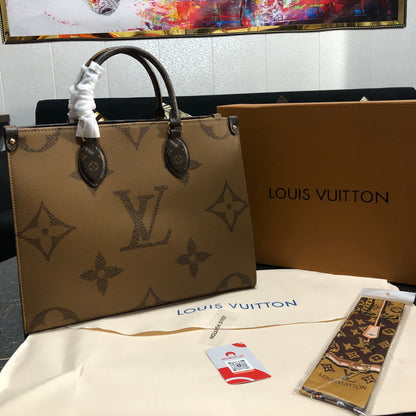 OnTheGo MM Monogram Canvas Tote bag