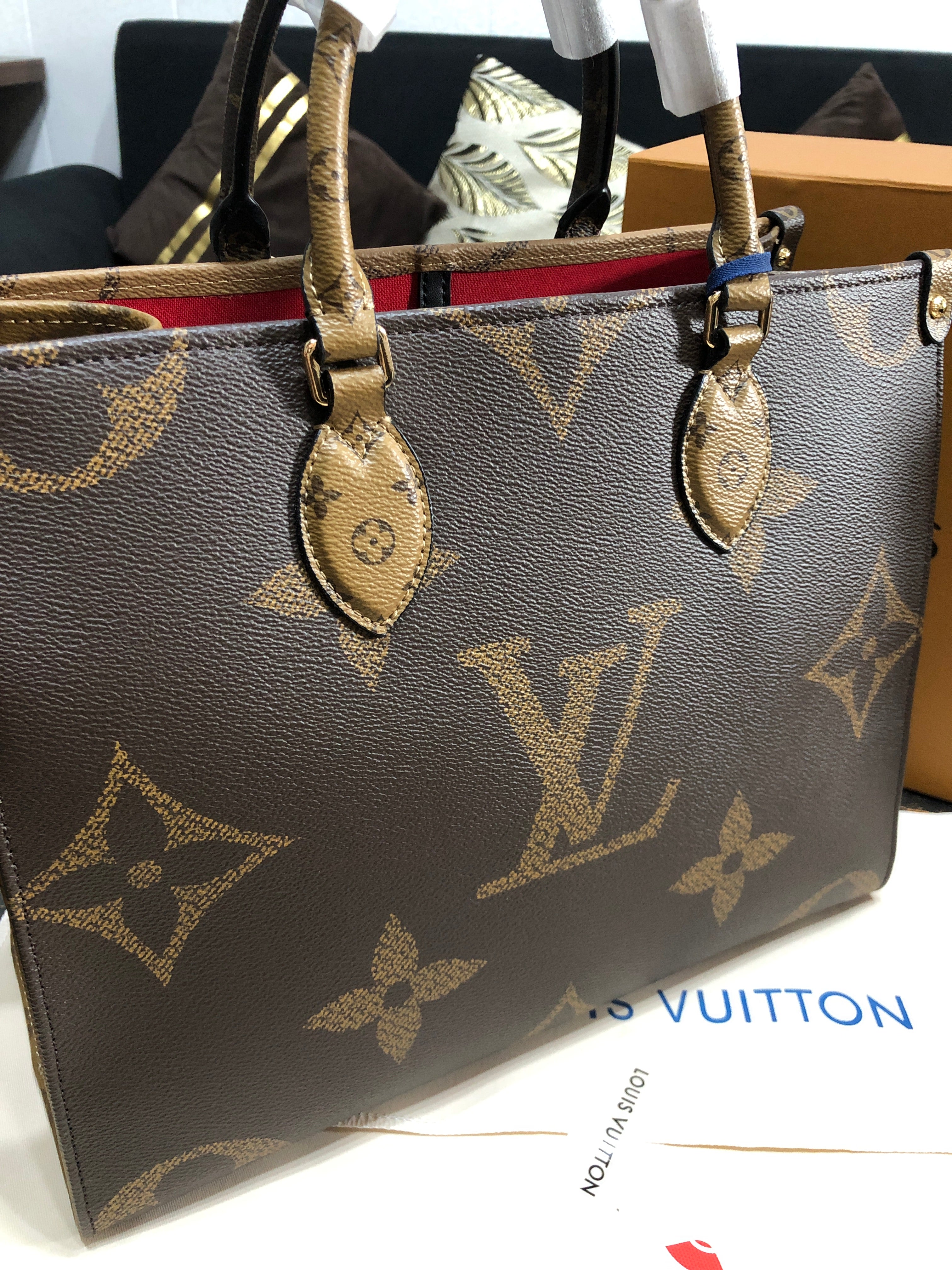 OnTheGo MM Monogram Canvas Tote bag