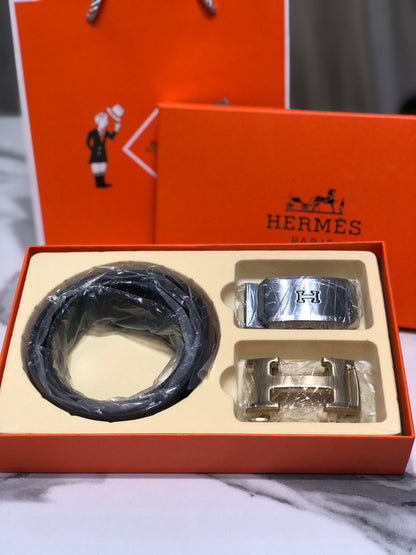 Hermès belt with two interchangeable H buckles