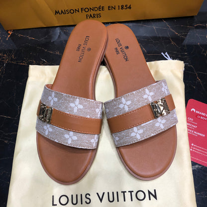 Louis Vuitton Lock It flat mules