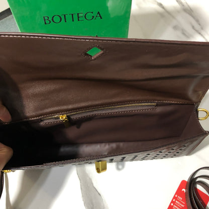 Bottega Veneta Andiamo clutch