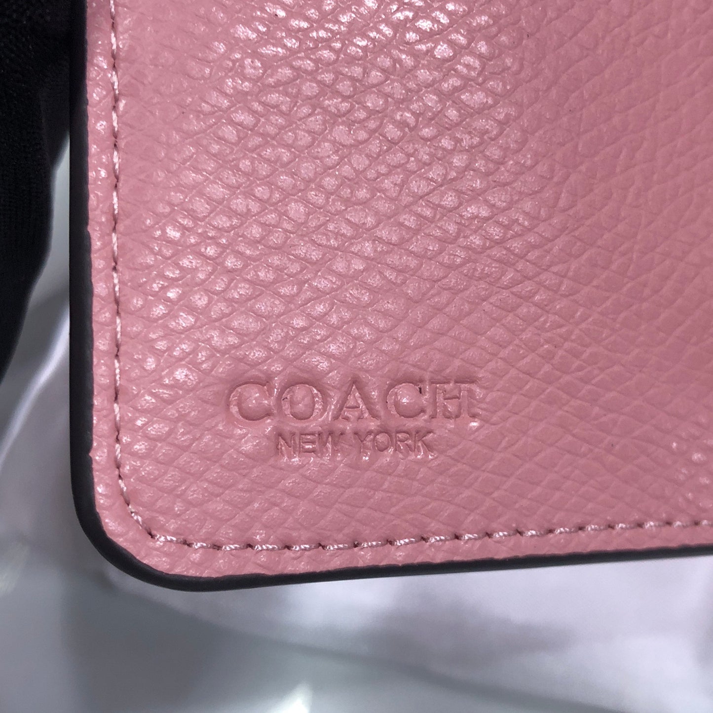 Coach Women's Medium Corner Zip Wallet