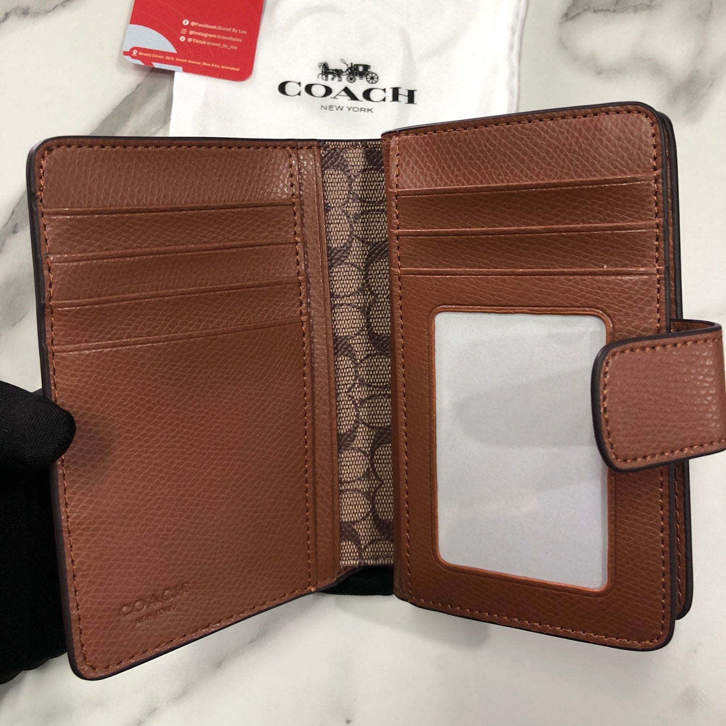 Coach Women's Medium Corner Zip Wallet