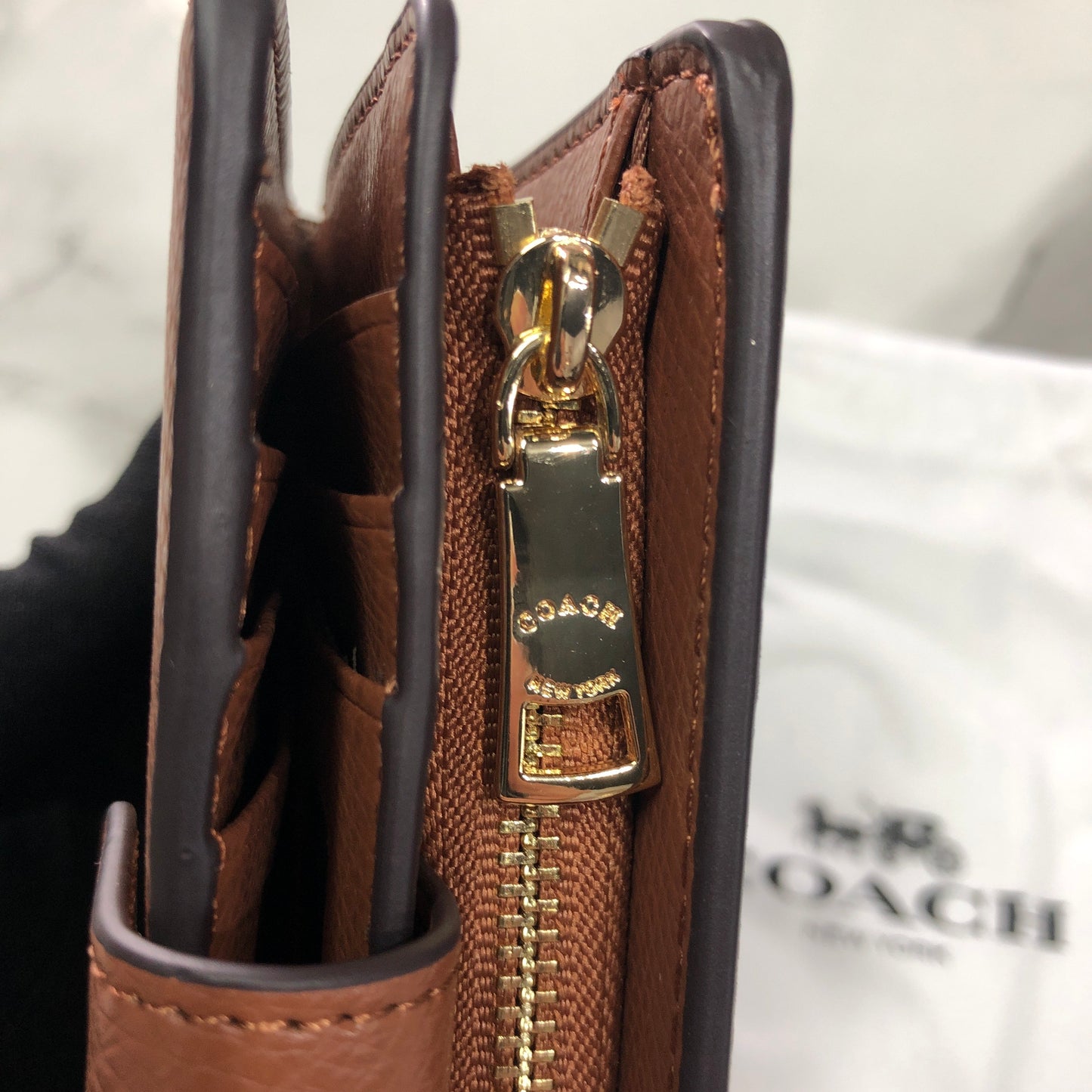 Coach Women's Medium Corner Zip Wallet