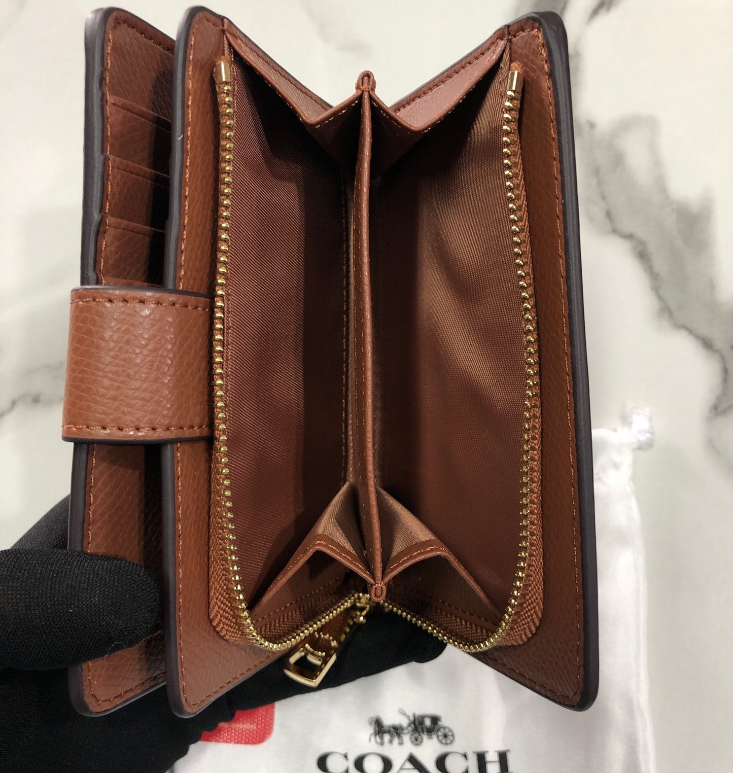 Coach Women's Medium Corner Zip Wallet