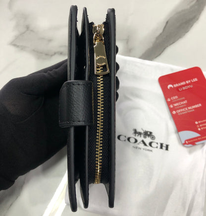 Coach Women's Medium Corner Zip Wallet