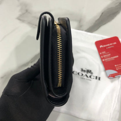 Coach Women's Medium Corner Zip Wallet