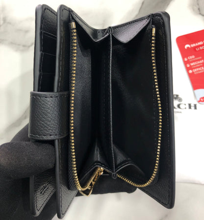 Coach Women's Medium Corner Zip Wallet