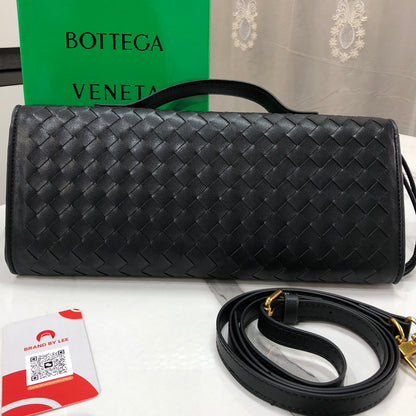 Bottega Veneta Andiamo clutch