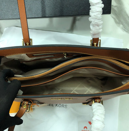 Michael Kors Voyager Tote Bag