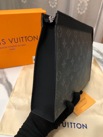 Louis Vuitton Pochette Voyage MM