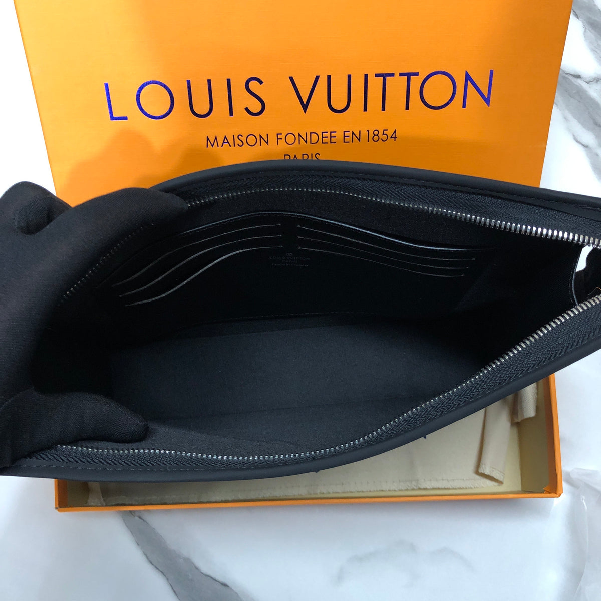 Louis Vuitton Pochette Voyage MM