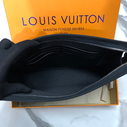 Louis Vuitton Pochette Voyage MM