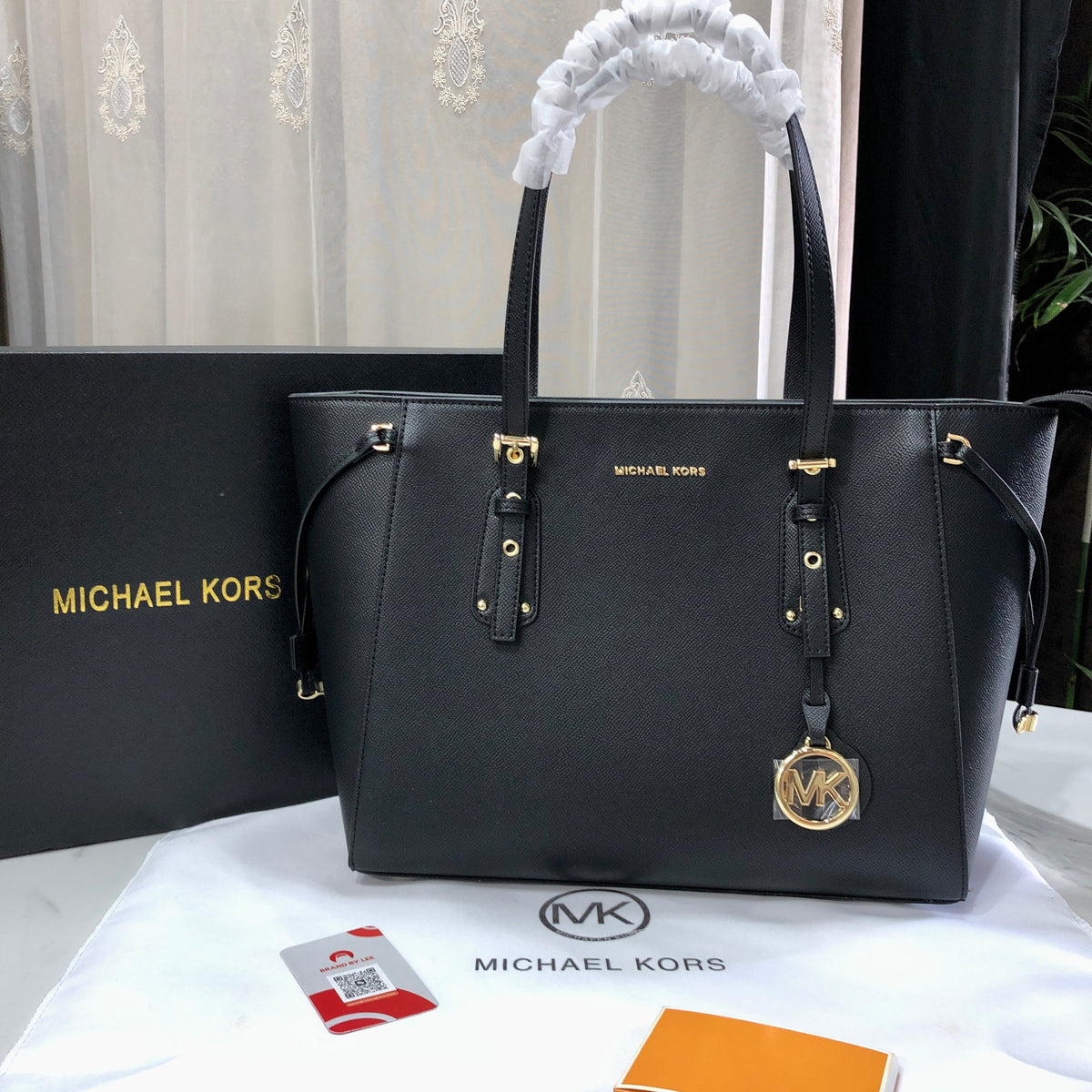 Michael Kors Voyager Tote Bag