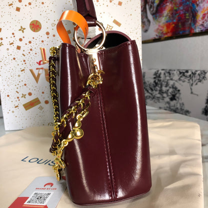 Louis Vuitton Capucines East-West BB