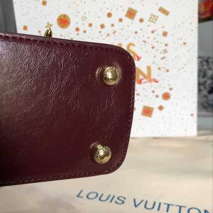 Louis Vuitton Capucines East-West BB